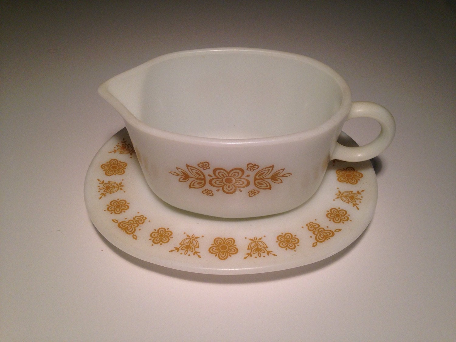 Butterfly gold vintage pyrex gravy boat with saucer 1970s Haute Juice