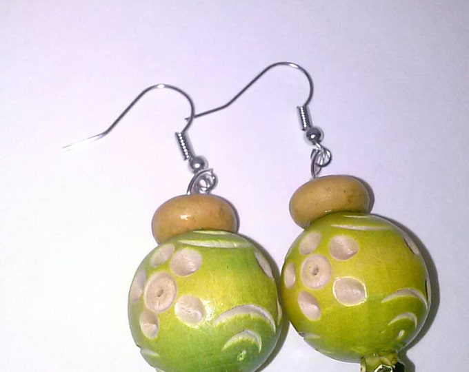 Lime Spice Designed Wood and Tan Wood Beaded Set