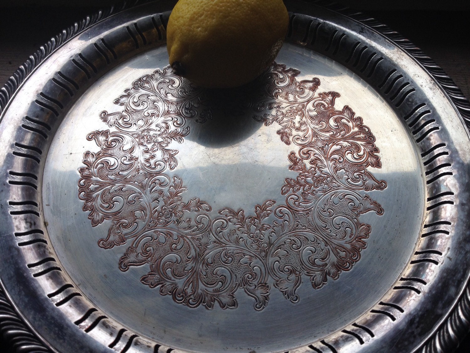 Wm A. Rogers By Oneida Ltd. Silversmiths Round Silver tray