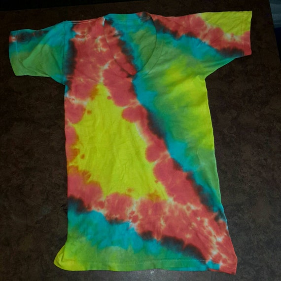V-Neck triangle pattern Tie dye