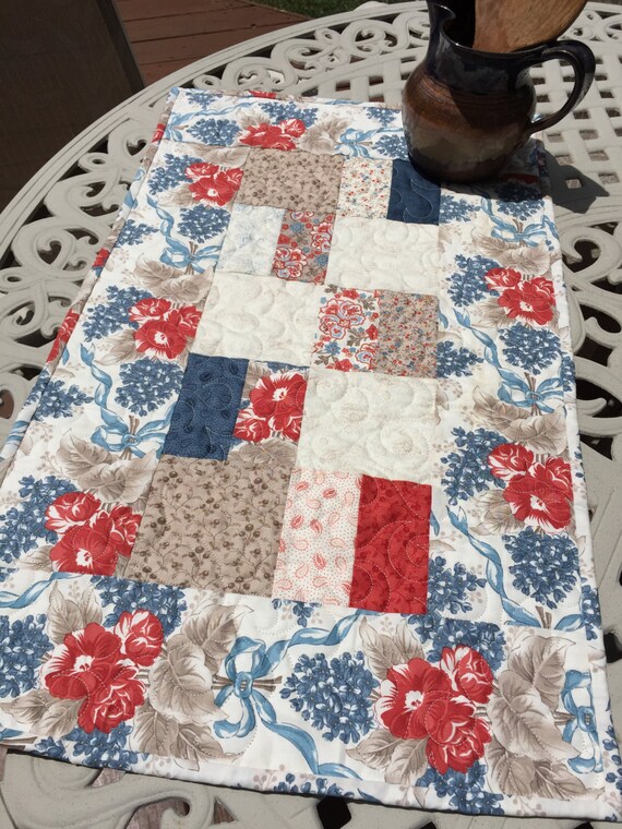 sizes   Floral Blue 28 x Quilted Size Runner table Table  16  Red Cream American  New runner quilted