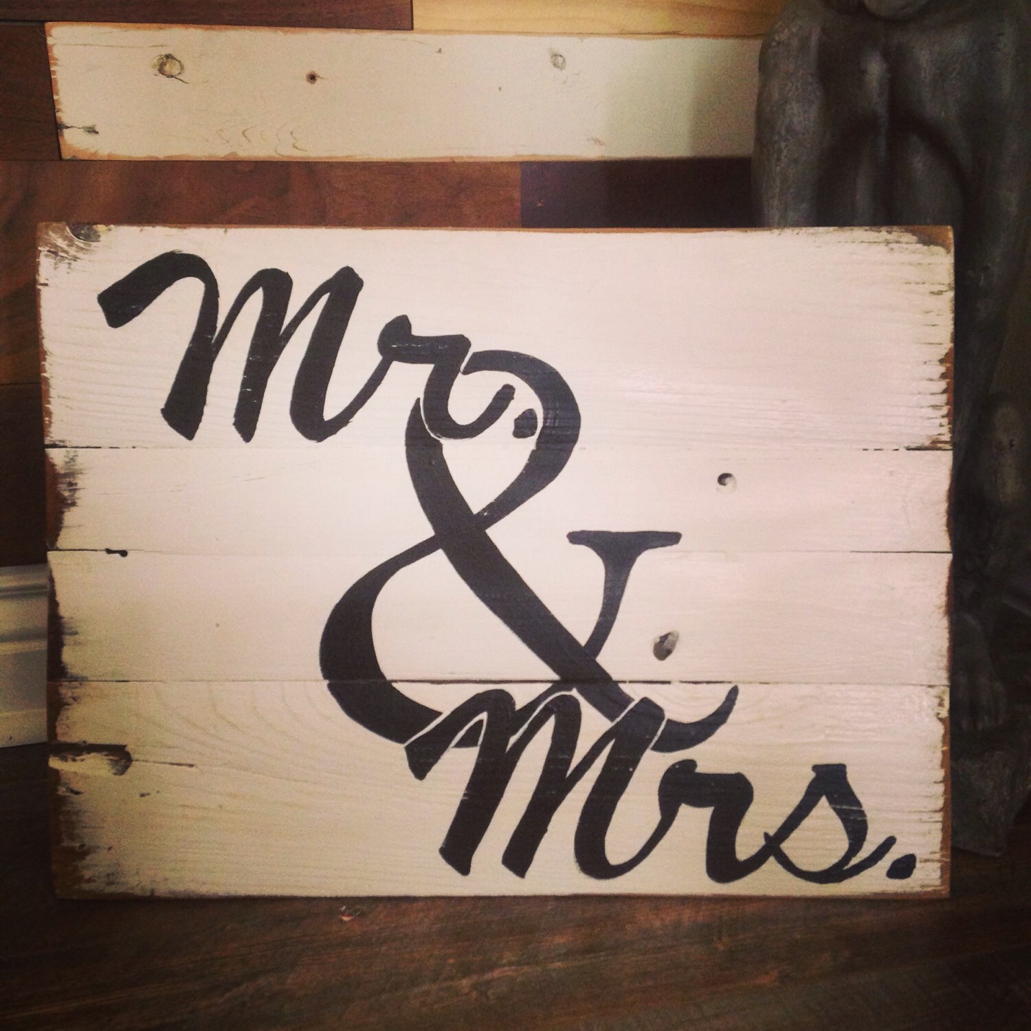 Mr & Mrs Wood Sign by TeedumTeedee on Etsy