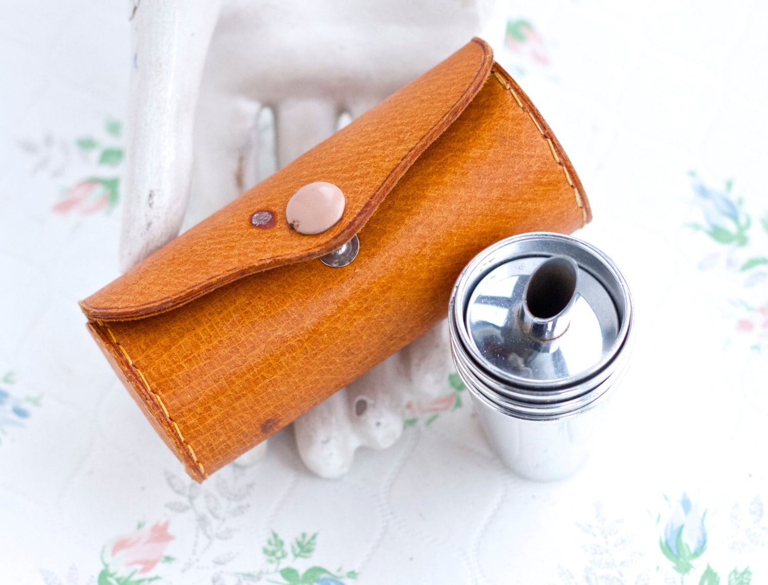 Pocket Bar Leather Pouch with 4 Aluminum glasses and Pourer Set