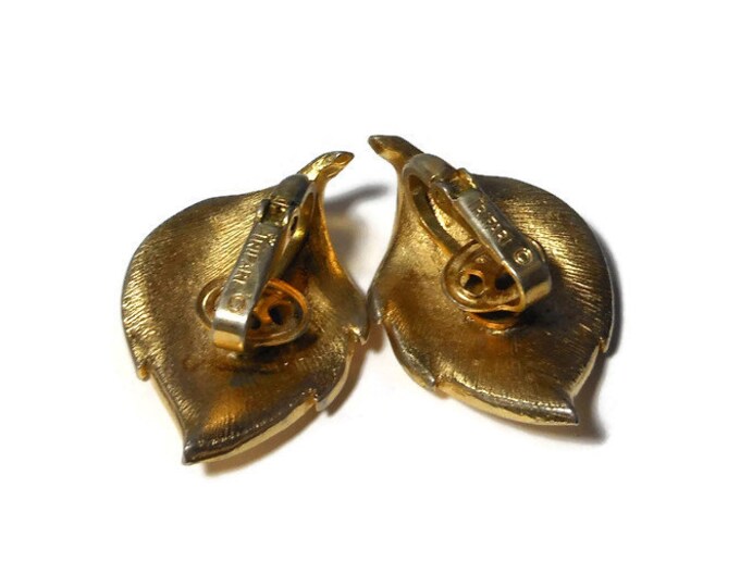 Crown Trifari earrings 1950s early 60s leaf gold clip earrings with textured sculpted veins.