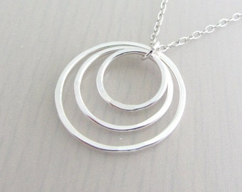 Sterling Silver Three Circle Necklace, Three Ring Necklace, Eternity Ring Pendant, 30th Birthday Gift, Sister Necklace, Mother Necklace