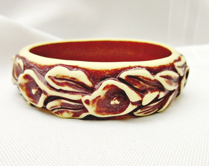 Carved flower bangle - Galalith vintage Plastic - brown cream yellow resin - lily bracelet