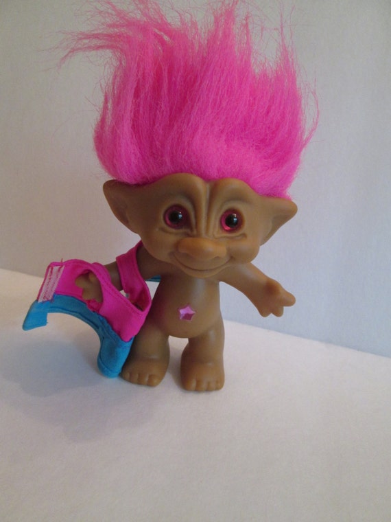 trolls with gem belly buttons