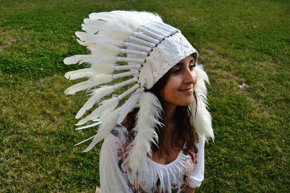 Résultat d’images pour coiffe indien plumes blanches