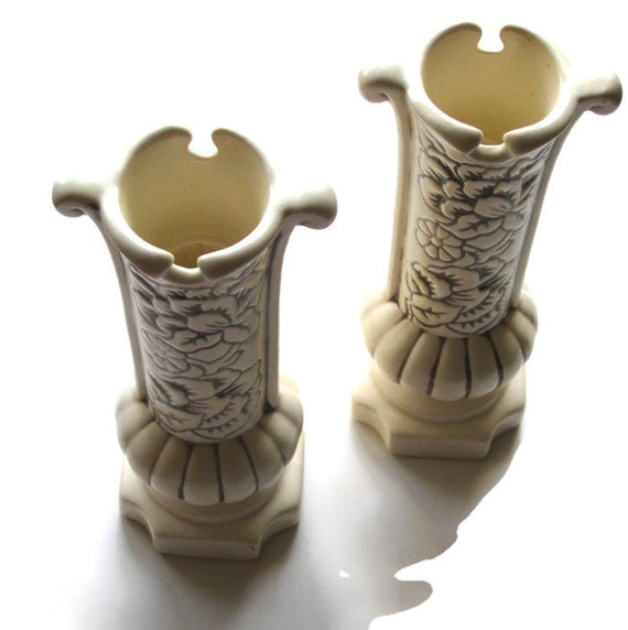 2 Vintage Red Wing Candlesticks in Ivory 1189 by Vinphemera