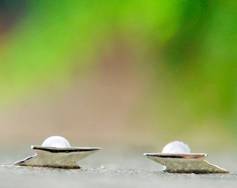Lightning Bolt earrings Tiny Sterling Silver Stud Earrings, hammered fun earrings, simple everyday earrings, silver 925 earrings