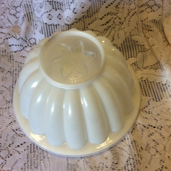 Vintage 1950's Tupperware jello mold.