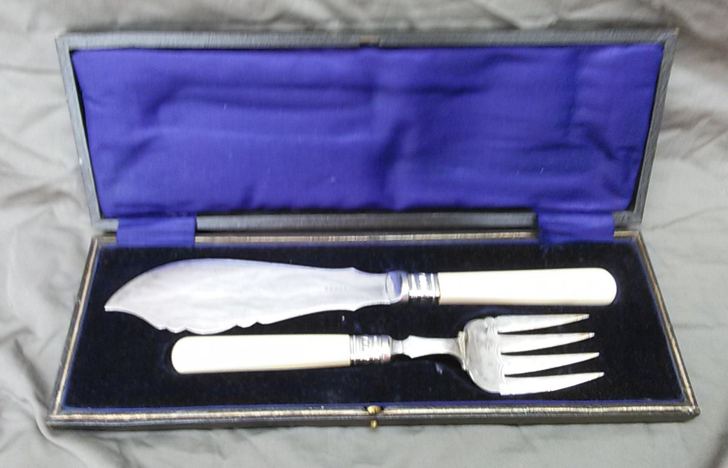 Antique Old EPNS Silver Plated Fish Serving Set Boxed Knife Fork