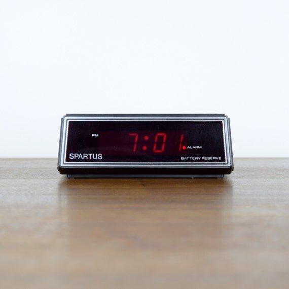 Spartus Digital Alarm Clock Model 1108 Faux Wood Red