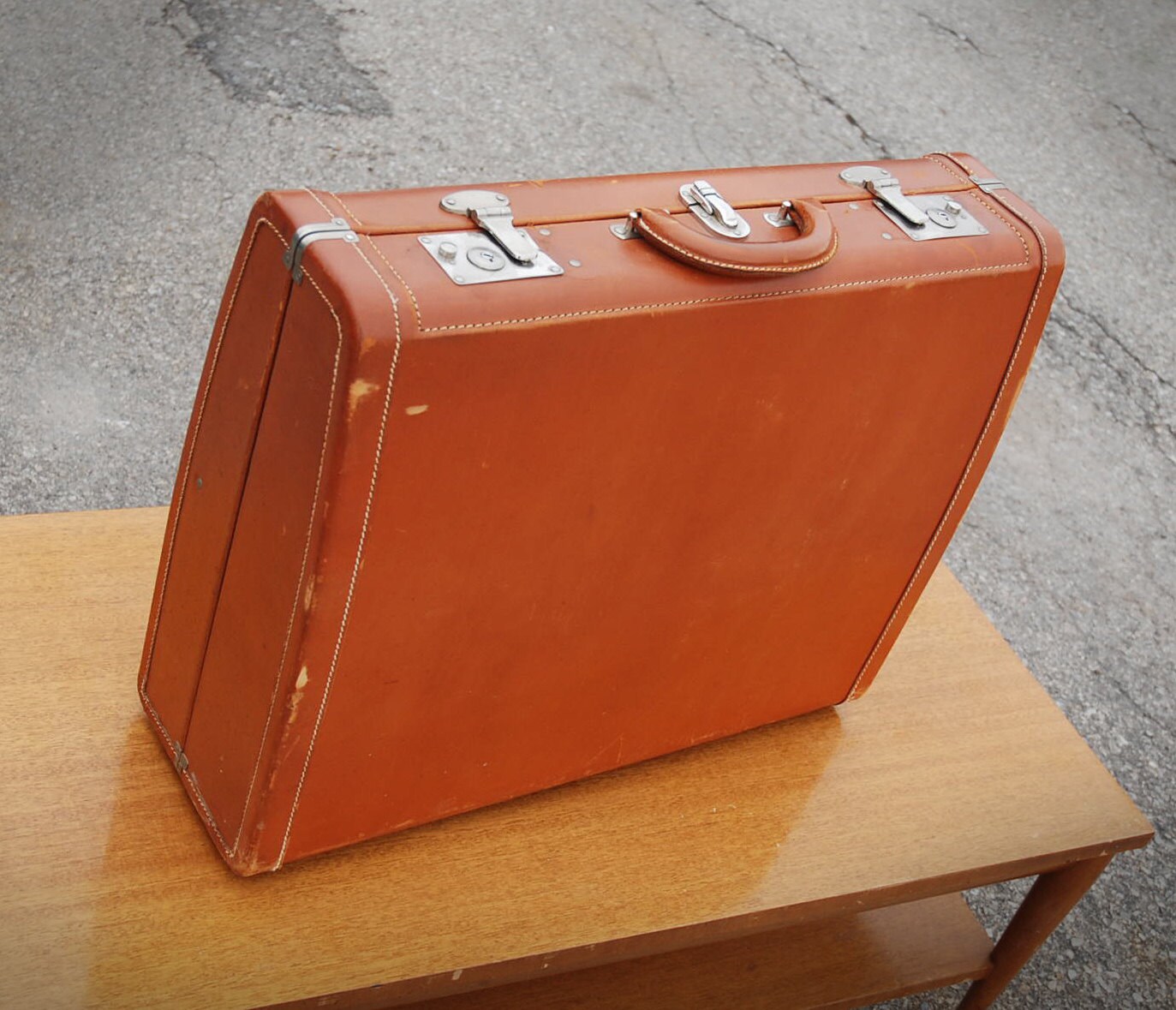 Vintage Victor Luggage / Leather / made in England / Legge