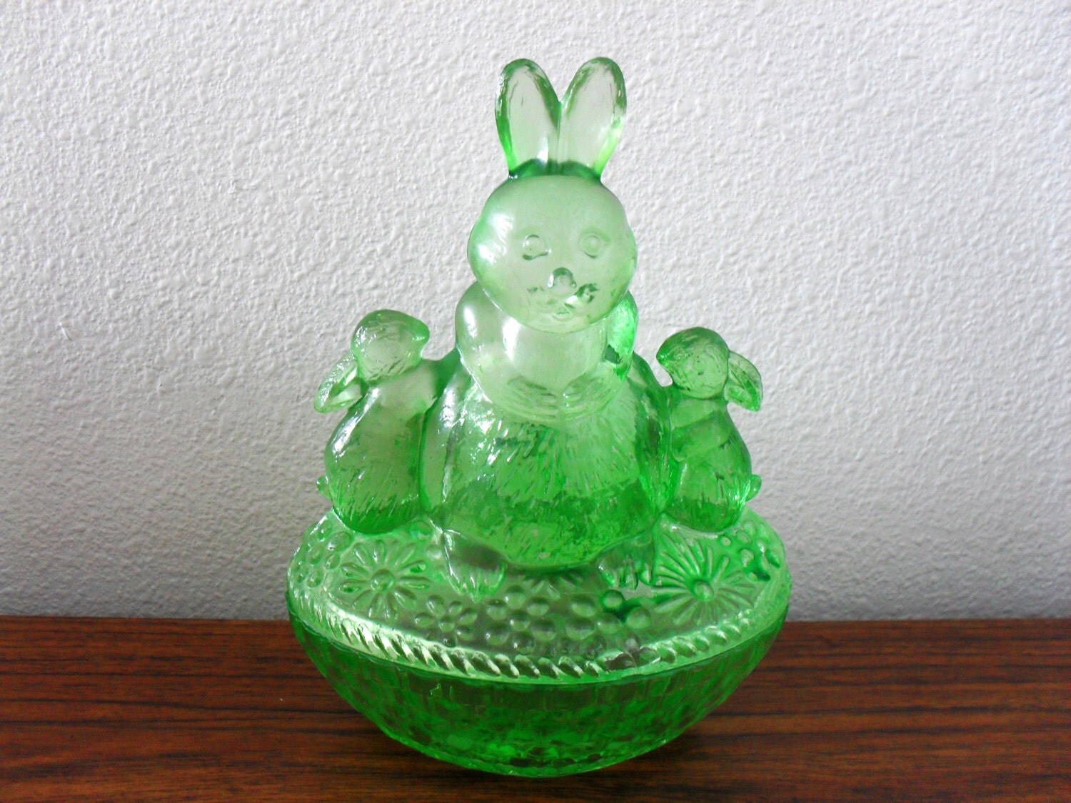 Rare Vintage Green Glass Bunny Rabbit Mom And Kids Box Haute Juice