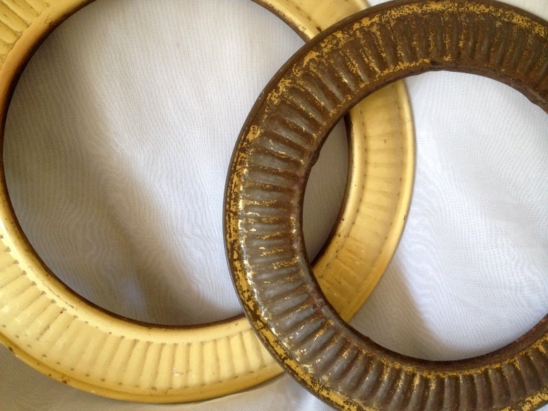 2 Vintage Metal Stovepipe Rings Country Decor Picture Frame