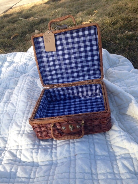 Small Picnic Basket lined in Blue Gingham by MillardsFarmGoods