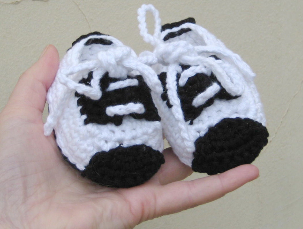 Crochet pattern baby booties Baby boy shoes pdf by Pletionica