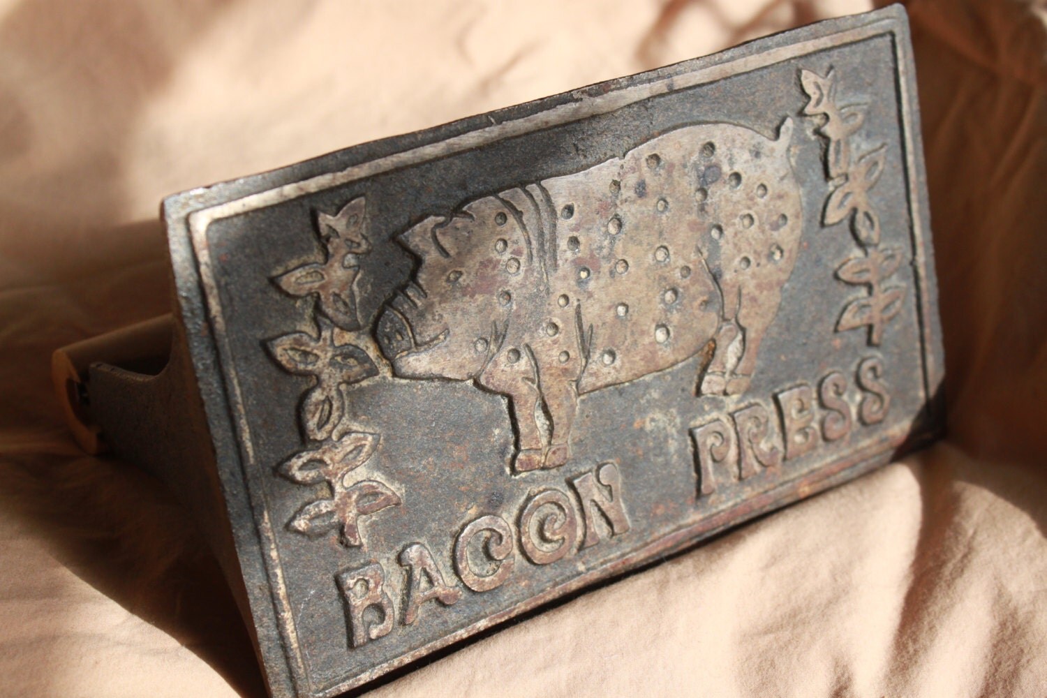 Vintage Cast Iron Bacon Press with Wooden Handle by VintageSoph