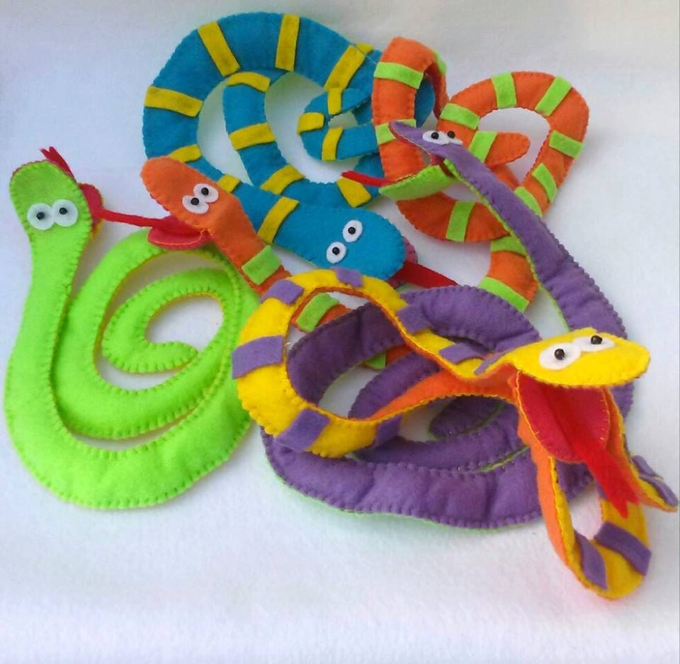 Felt snake finger puppet