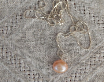 Peach Pearl & Sterling Pendant Necklace, Simple Pearl Necklace, Peach Pearl Pendant, Peach Pearl Solitare, June Birthstone, Pearl