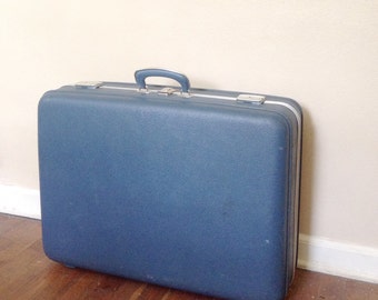Large Blue Vintage Hardshell Jet Stream Suitcase with Lavender Lining and Key