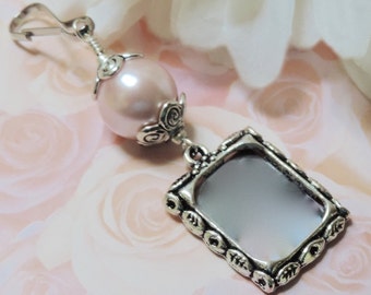 Bridal bouquet photo charm. Pink pearl Wedding bouquet charm. In memory of. Wedding keepsake. Gift for the bride. Bridal shower gift.