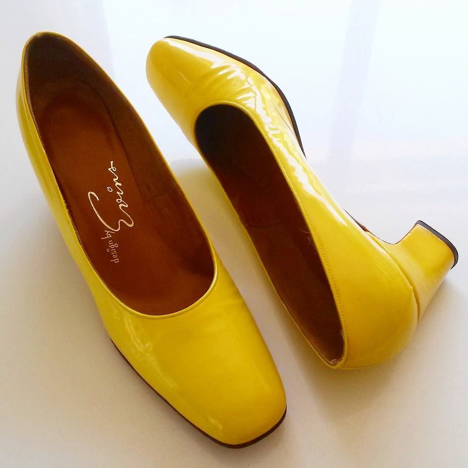 yellow leather pumps