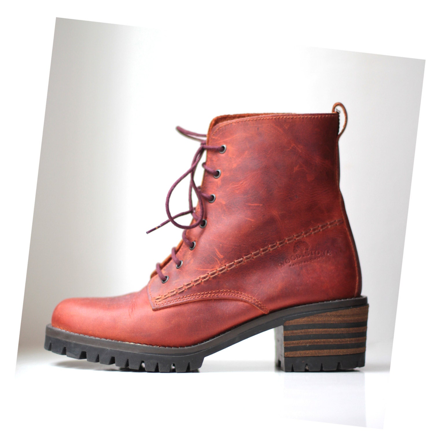 hiking boots lace up