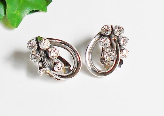Rhinestone Clip On Earrings Sparkly Silver by PrettyShinyThings4U