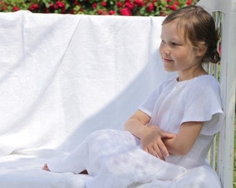 Girls nightgown Linen nigthgown Girls sleepwear White linen nightgown Little girls nightgown Girls nightwear Flutter sleeves