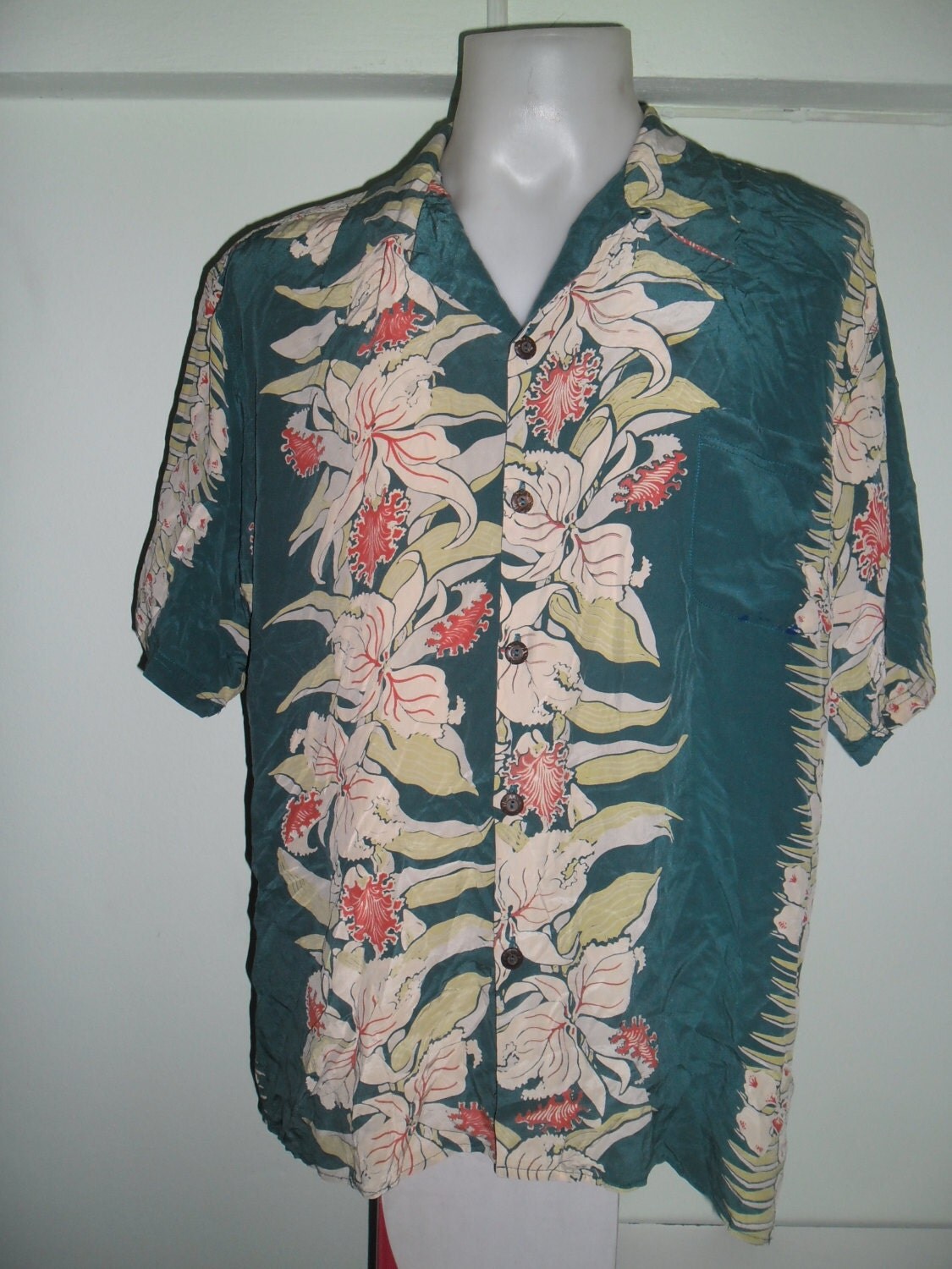 Superb AVANTI Hawaiian Green Silk Shirt ,Design Vertical Hibiscus ...