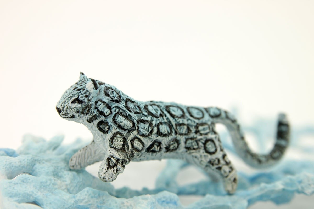 snow leopard figurines