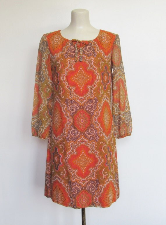 Vintage 1960s Mod / Long Sleeved Graphic / Paisley Print Shift