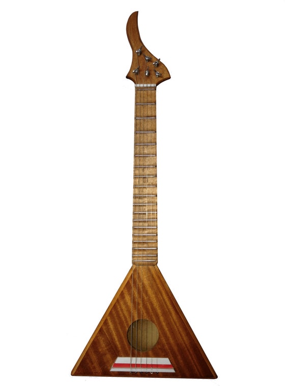Triangular guitar lutherie