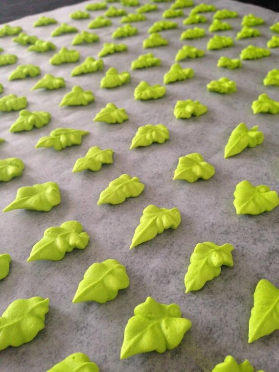 100 Sugar Royal Icing Green Leaves Cake by creationsbyhuda