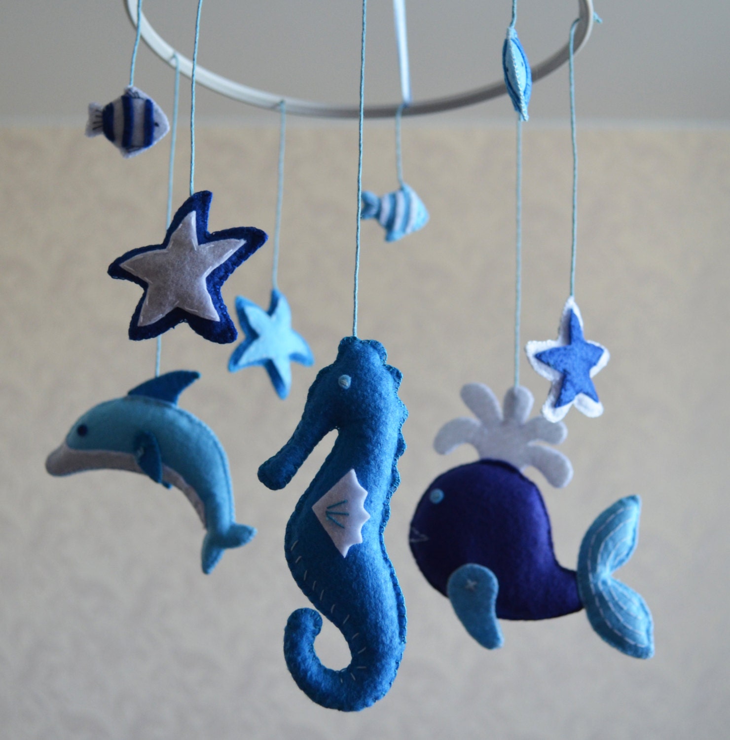 Baby mobile seefisch dolphin maritime mobile von crystalaprelka