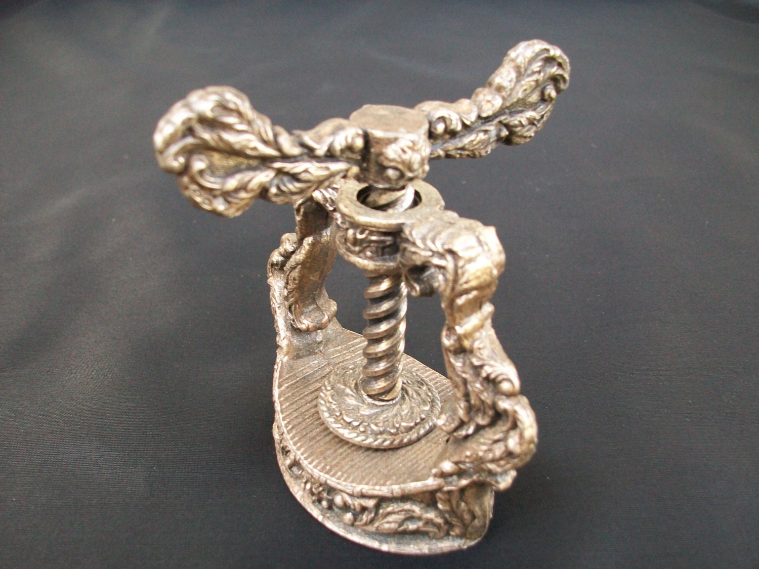 Vintage French Nut Press / Crackers Haute Juice