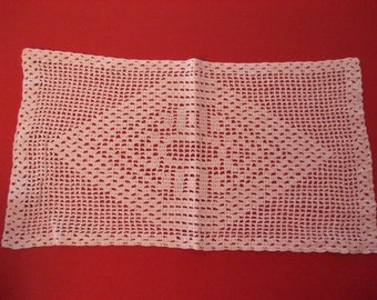 Vintage Filet Crochet Doily - Centerpiece - Table Mat - 8" x 14"