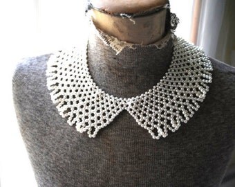 Glamor vintage 50s white faux pearl, lace style bib-collar -choker necklace.