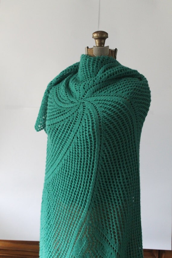 Kelly Green Spiral Shawl by TheFuzzySheep on Etsy