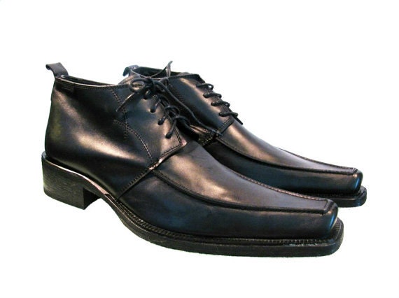 Items similar to Vintage Mens Black Leather Coffin Toe Lace Up Shoes ...