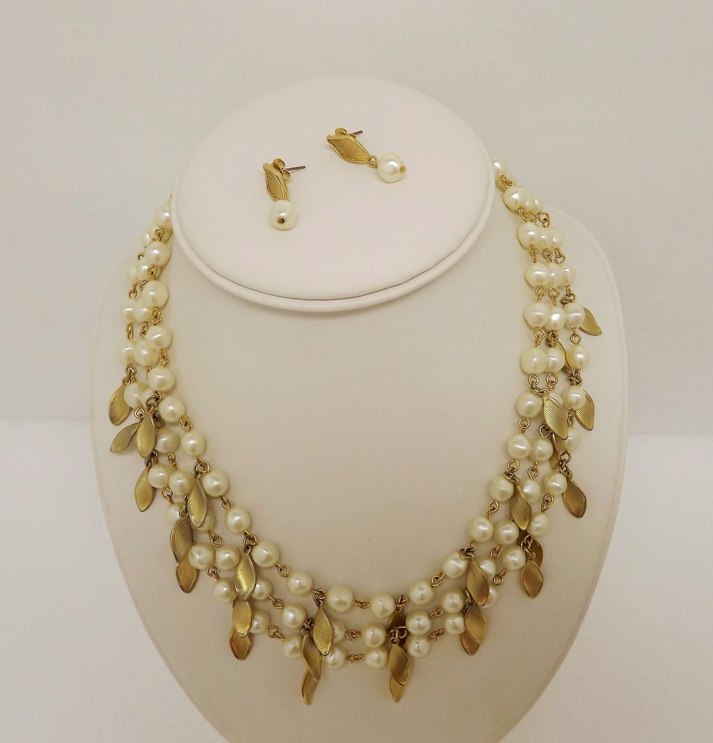 Vintage Avon Triple Strand Faux Pearl NecklaceLeaf