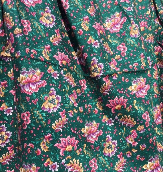 1980s Vintage Fabric Quilting Fabric with Pink Flowers