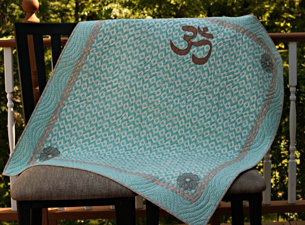 Modern Style Quilted Meditation Mat/ Yoga Quilt/ Yoga Decor/