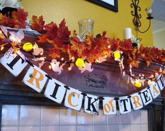 Trick or Treat Banner/ Halloween Decorations / Halloween banner / Halloween Party / Table Decor / Halloween Photo Prop / Vintage Inspired