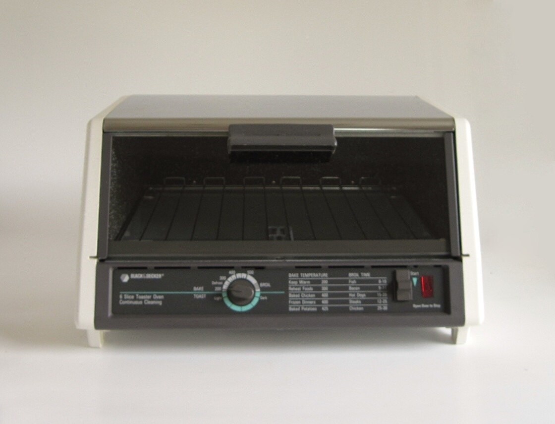 Black & Decker Toaster Oven Model T670 TY2 6 Slice Continuous