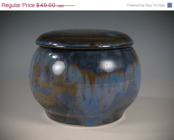 ON SALE Keepsake Pet Urn for Cat or Small Dog by SeizPottery