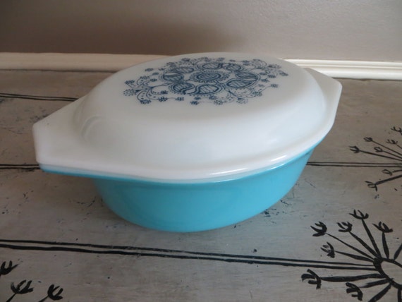 Oval Pyrex Casserole Dish Turquoise Pyrex with Blue Design