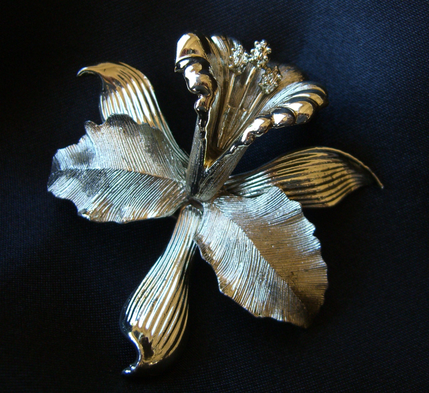 LISNER Orchid Brooch Vintage Retro Flower Pin 1960s Oversized